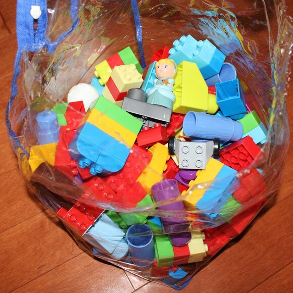 FREE WITH ANY BUY❤️Almost 1.5kg of assorted Mega Bloks Fisher-Price - Picture 1 of 3